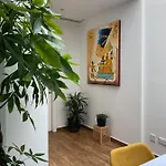 Rooftop Heated Jacuzzi, Fireplace, A Unique Home! 펜션 *