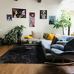 펜션 Rooftop Heated Jacuzzi, Fireplace, A Unique Home! *