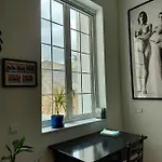 펜션 Rooftop Heated Jacuzzi, Fireplace, A Unique Home! *