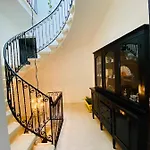펜션 Rooftop Heated Jacuzzi, Fireplace, A Unique Home!
