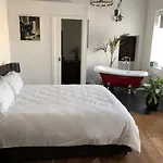 Rooftop Heated Jacuzzi, Fireplace, A Unique Home! *