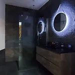 Rooftop Heated Jacuzzi, Fireplace, A Unique Home! 펜션 *