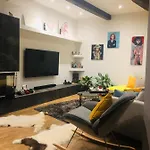 Rooftop Heated Jacuzzi, Fireplace, A Unique Home!