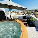 Rooftop Heated Jacuzzi, Fireplace, A Unique Home!