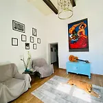 펜션 Rooftop Heated Jacuzzi, Fireplace, A Unique Home! *