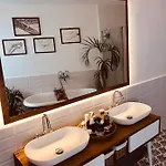 펜션 Rooftop Heated Jacuzzi, Fireplace, A Unique Home! Żebbuġ