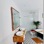 Rooftop Heated Jacuzzi, Fireplace, A Unique Home! *