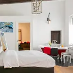 Rooftop Heated Jacuzzi, Fireplace, A Unique Home! 펜션