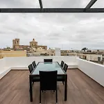 Rooftop Heated Jacuzzi, Fireplace, A Unique Home! *
