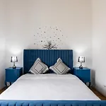 Rooftop Heated Jacuzzi, Fireplace, A Unique Home! 펜션 Żebbuġ
