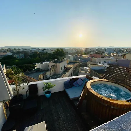 Holiday home Rooftop Heated Jacuzzi, Fireplace, A Unique Home!