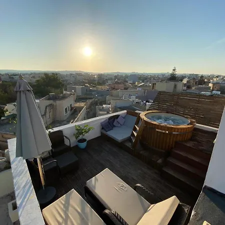 Rooftop Heated Jacuzzi, Fireplace, A Unique Home! Żebbuġ