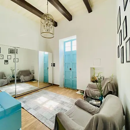 度假居 Rooftop Heated Jacuzzi, Fireplace, A Unique Home!