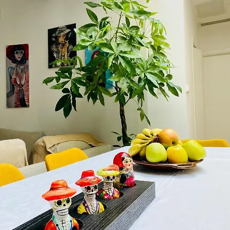 Rooftop Heated Jacuzzi, Fireplace, A Unique Home! 度假居