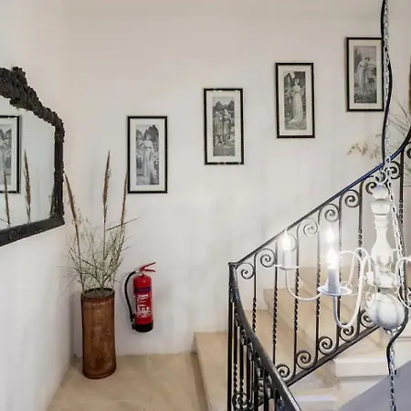 Holiday home Rooftop Heated Jacuzzi, Fireplace, A Unique Home! Zebbug (Southern Region)
