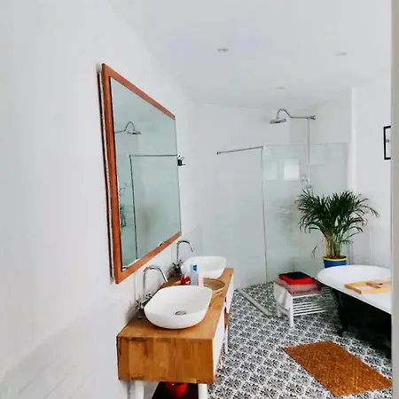 Rooftop Heated Jacuzzi, Fireplace, A Unique Home! *