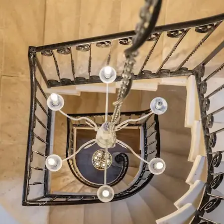 Rooftop Heated Jacuzzi, Fireplace, A Unique Home! 펜션 Żebbuġ