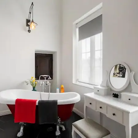 度假居 Rooftop Heated Jacuzzi, Fireplace, A Unique Home! Żebbuġ