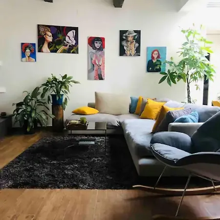 度假居 Rooftop Heated Jacuzzi, Fireplace, A Unique Home!