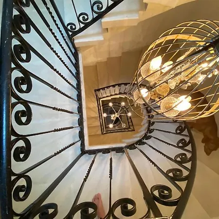 Rooftop Heated Jacuzzi, Fireplace, A Unique Home! Feriehus *