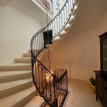 Feriehus Rooftop Heated Jacuzzi, Fireplace, A Unique Home! Żebbuġ