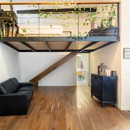 Rooftop Heated Jacuzzi, Fireplace, A Unique Home!