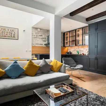 Rooftop Heated Jacuzzi, Fireplace, A Unique Home! *