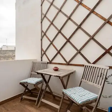 Feriehus Rooftop Heated Jacuzzi, Fireplace, A Unique Home!