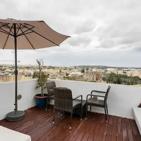 Feriehus Rooftop Heated Jacuzzi, Fireplace, A Unique Home!