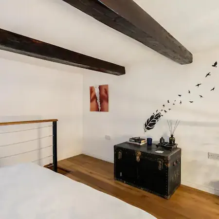 Holiday home Rooftop Heated Jacuzzi, Fireplace, A Unique Home!