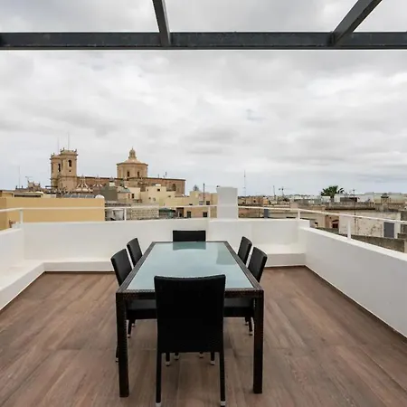 Rooftop Heated Jacuzzi, Fireplace, A Unique Home! *