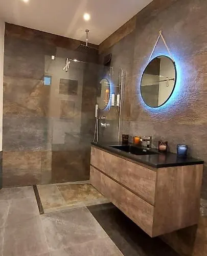 Vakantiehuis Rooftop Heated Jacuzzi, Fireplace, A Unique Home! Żebbuġ