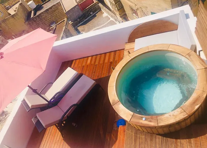 Vakantiehuis Rooftop Heated Jacuzzi, Fireplace, A Unique Home! *