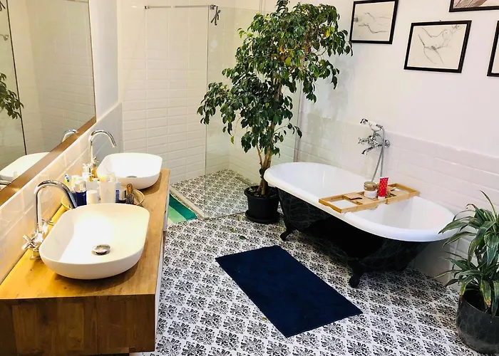 Rooftop Heated Jacuzzi, Fireplace, A Unique Home! Vakantiehuis *