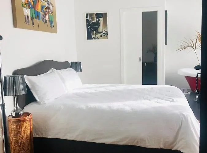 Rooftop Heated Jacuzzi, Fireplace, A Unique Home!