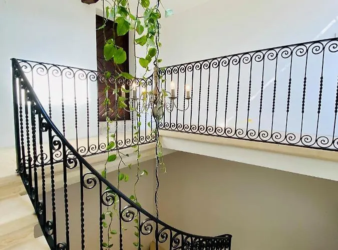 Rooftop Heated Jacuzzi, Fireplace, A Unique Home! Vakantiehuis Żebbuġ