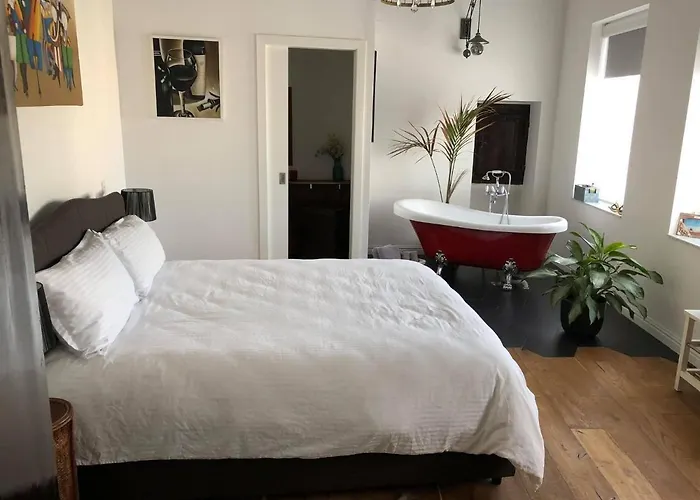 Rooftop Heated Jacuzzi, Fireplace, A Unique Home! *