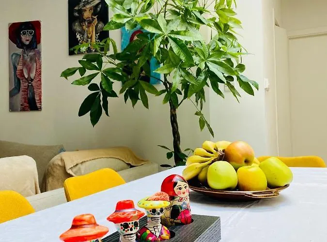 Rooftop Heated Jacuzzi, Fireplace, A Unique Home! Vakantiehuis