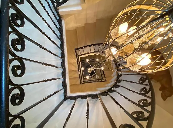 Rooftop Heated Jacuzzi, Fireplace, A Unique Home! Vakantiehuis *