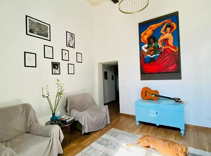 Vakantiehuis Rooftop Heated Jacuzzi, Fireplace, A Unique Home! *