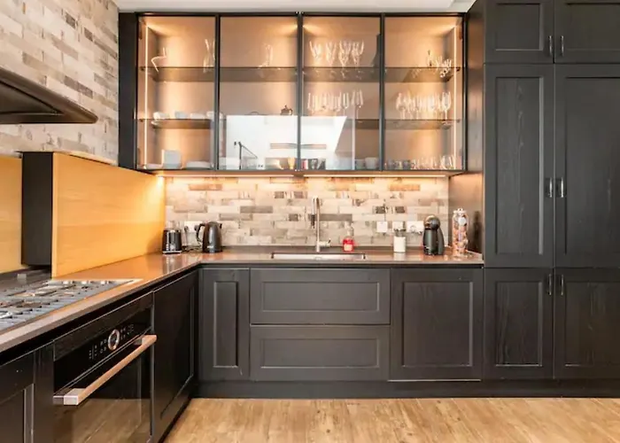 Vakantiehuis Rooftop Heated Jacuzzi, Fireplace, A Unique Home!