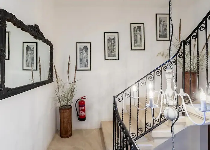 Vakantiehuis Rooftop Heated Jacuzzi, Fireplace, A Unique Home! Żebbuġ