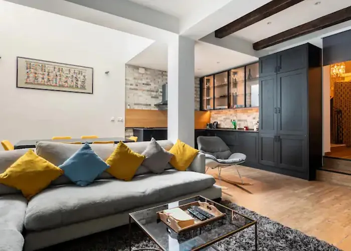 Rooftop Heated Jacuzzi, Fireplace, A Unique Home! *