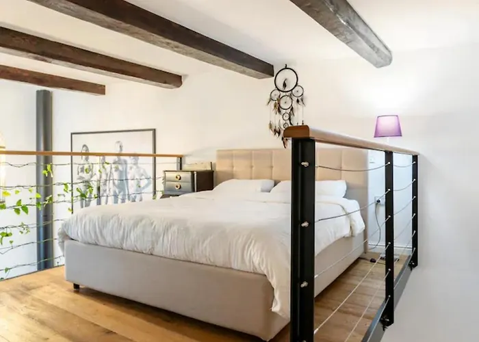 Rooftop Heated Jacuzzi, Fireplace, A Unique Home! Vakantiehuis *