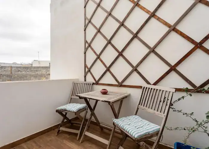 Vakantiehuis Rooftop Heated Jacuzzi, Fireplace, A Unique Home!