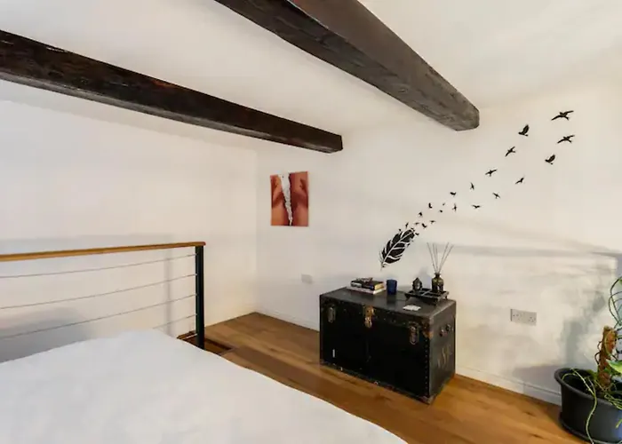 Vakantiehuis Rooftop Heated Jacuzzi, Fireplace, A Unique Home!