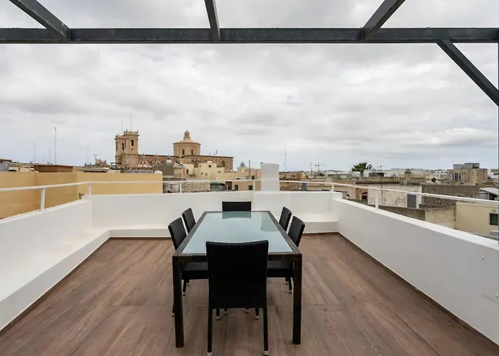 Rooftop Heated Jacuzzi, Fireplace, A Unique Home! *