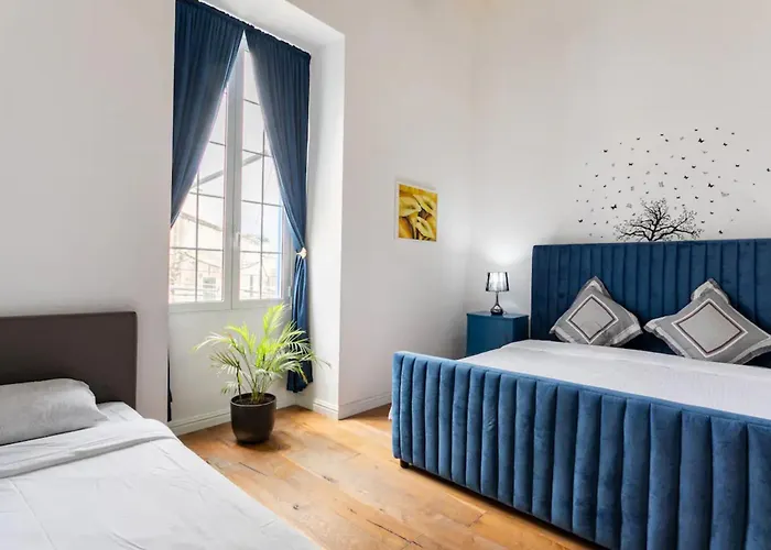 Rooftop Heated Jacuzzi, Fireplace, A Unique Home!